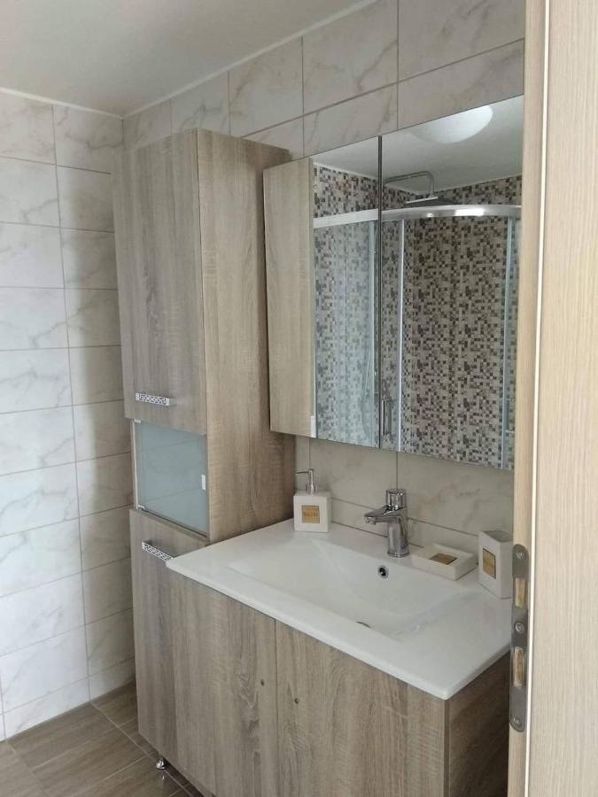Marina Deluxe Apartments Истро Экстерьер фото