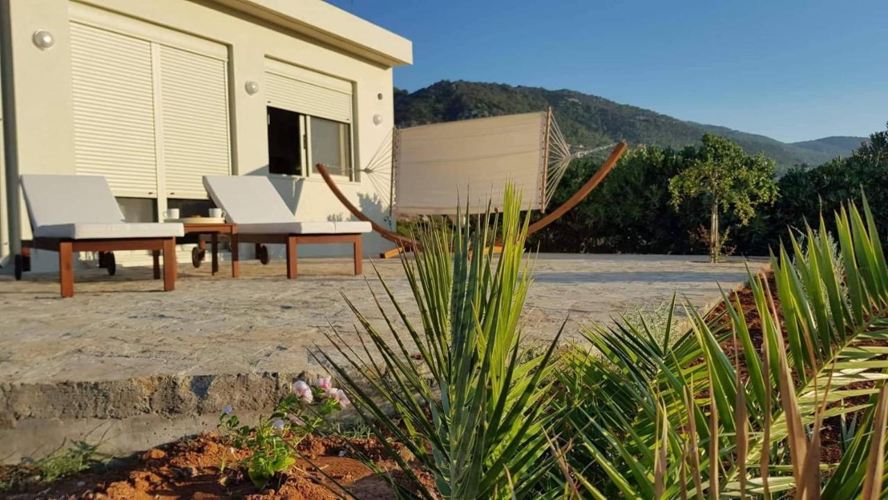 Marina Deluxe Apartments Истро Экстерьер фото