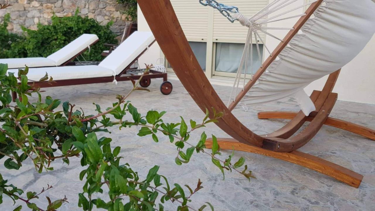 Marina Deluxe Apartments Истро Экстерьер фото